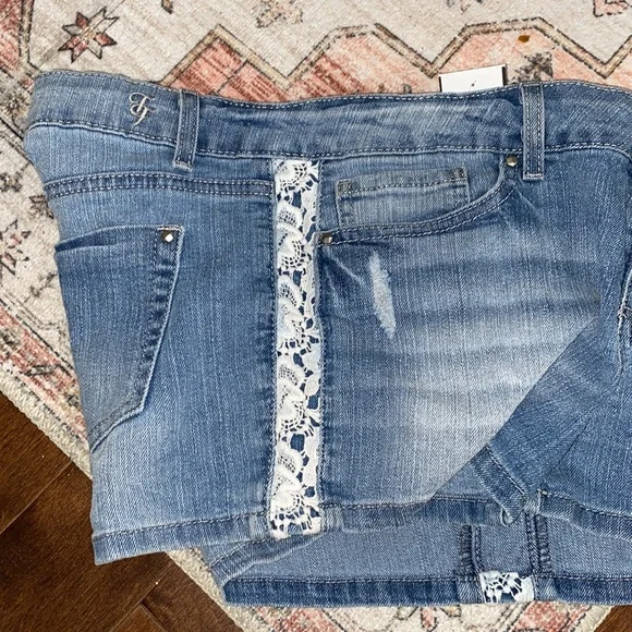 True Freedom Distressed Denim Jean Shorts Juniors Lacey Sides - Picture 5 of 7
